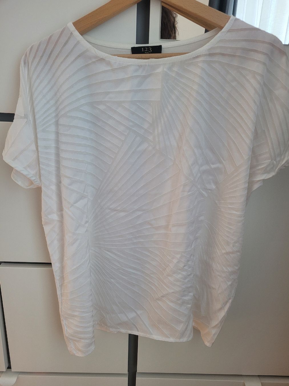 Maison 123 T-Shirts: t shirt blanc avec pattern blanv – Gebraucht aus Yverdon-les-bains von sma_c6wn