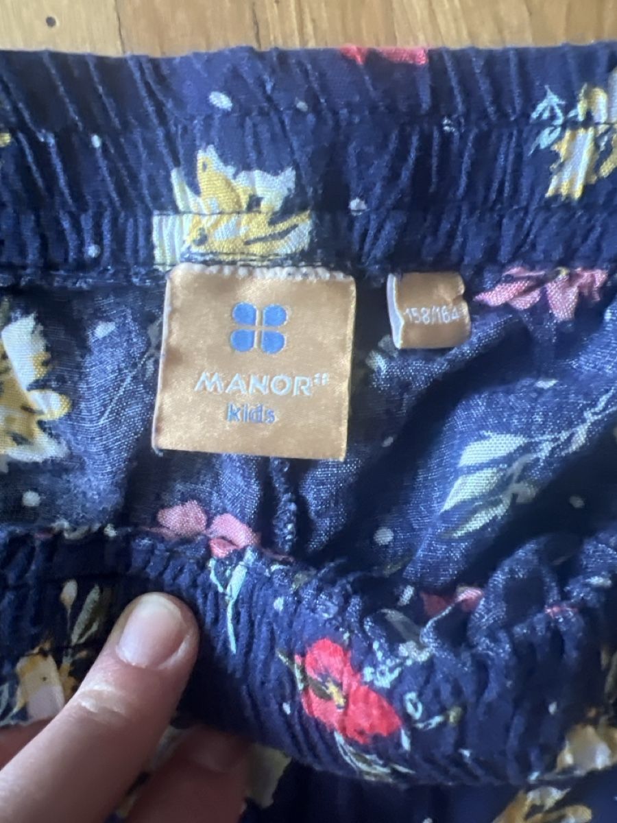 Manor Hosen: Manor Shorts leicht 158/164 – Gebraucht aus Tagelswangen von Bomu 1