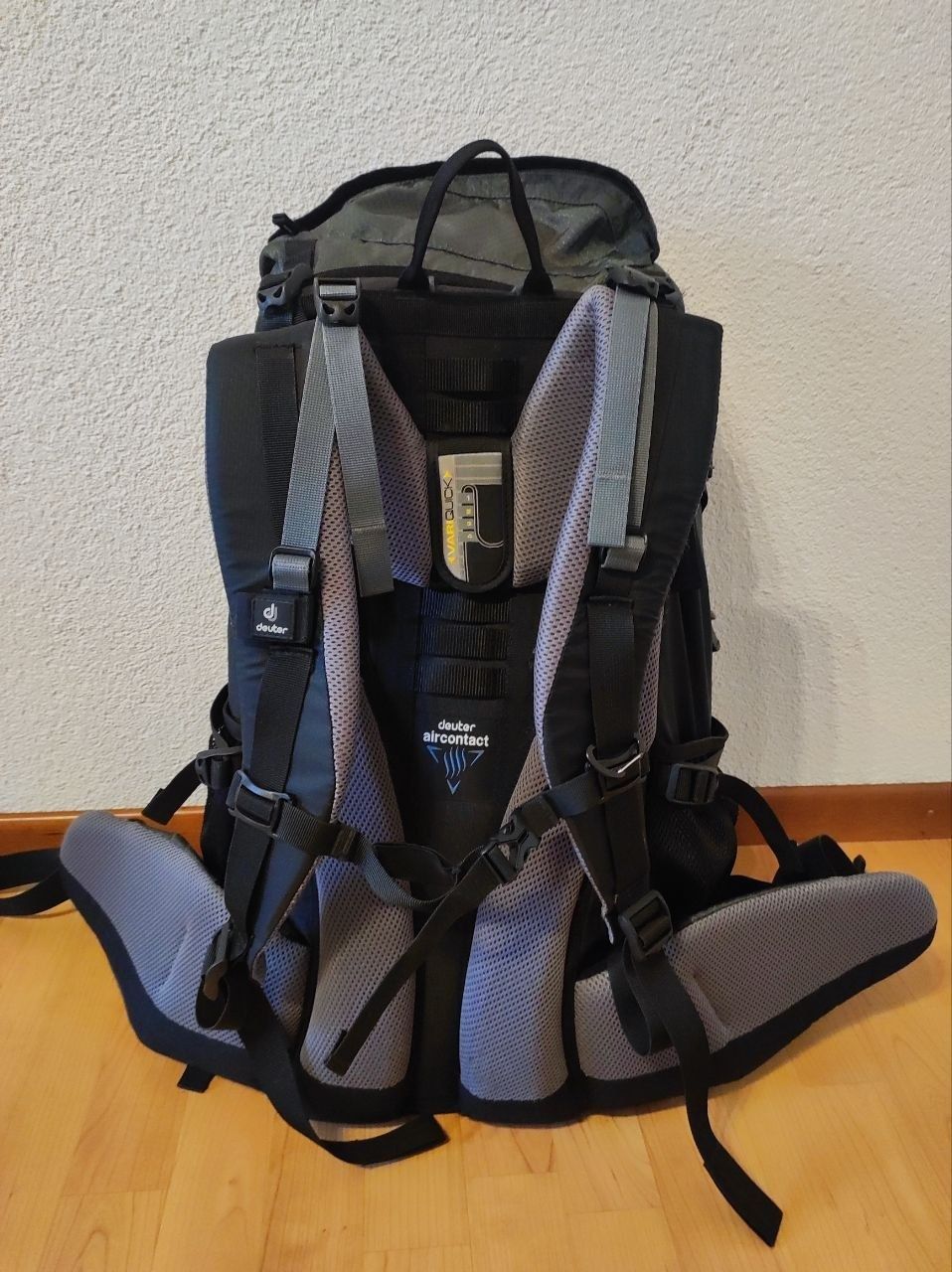 Deuter Zaini: Deuter ACT Lite 40+10 Trekkingrucksack / Wanderrucksack – Usato da Brugg AG venduto da AlpWander 3