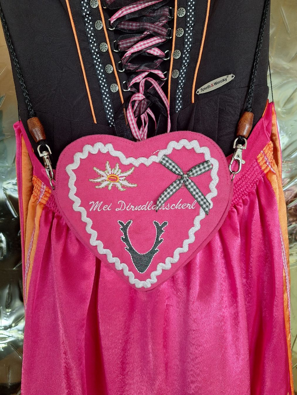 Costumi: Dirndl Spieth & Wensky mit Stockerpoint Bluse und eine Tasch – Usato da Wanzwil venduto da chlinih93 3