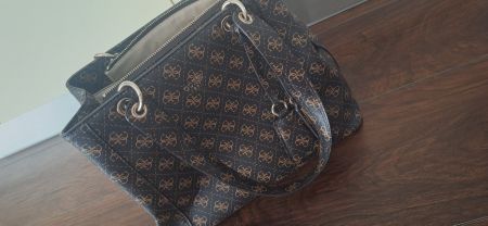 ~ Guess Tote Bag in Dunkelbraun