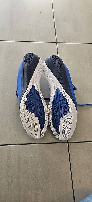 Herrenschuhe: Hallenschuhe Decathlon Gr. 44 – Gebraucht aus Walchwil von Sandy08 1