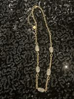 Elegante, goldene Halskette mit Steinen von LEONARDO