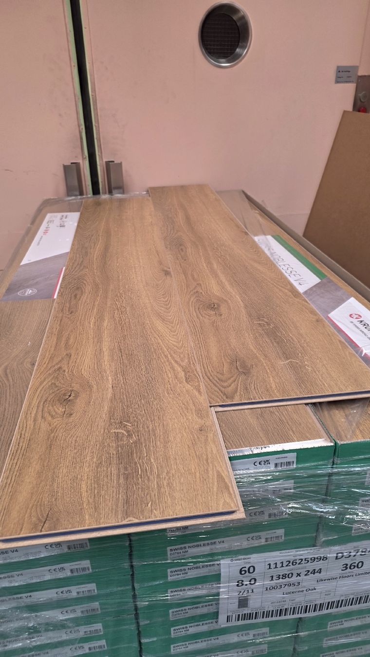 Articoli in legno: Laminat NEW DEKOR 8 mm 5G klick – Nuovo e nell'imballaggio originale da Rothrist venduto da swiss-laminat