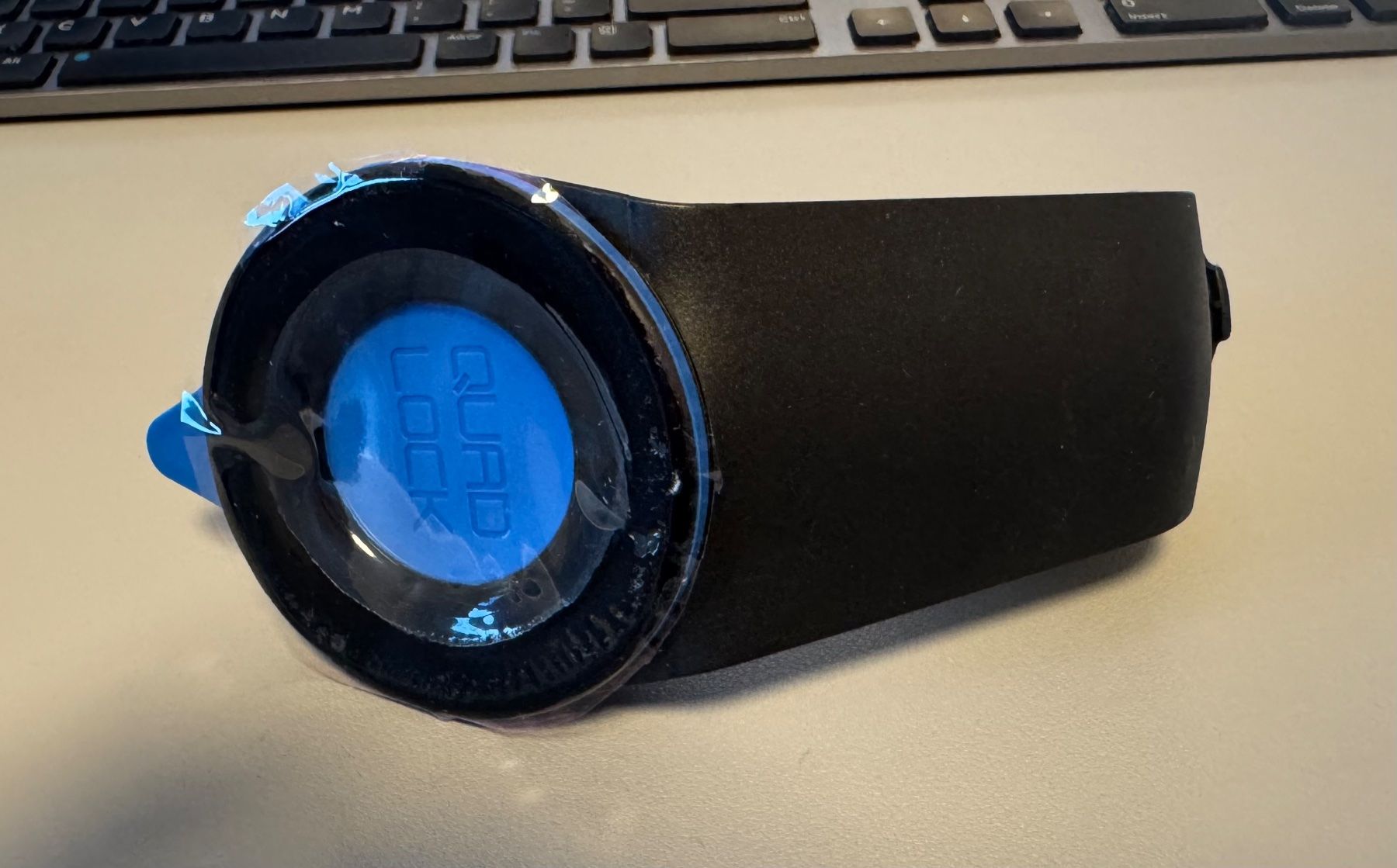 Quad Lock Halterungen: Quad Lock Auto-Halterung & Wireless Charger Head – Gebraucht aus Reinach BL von yucatan_ 2