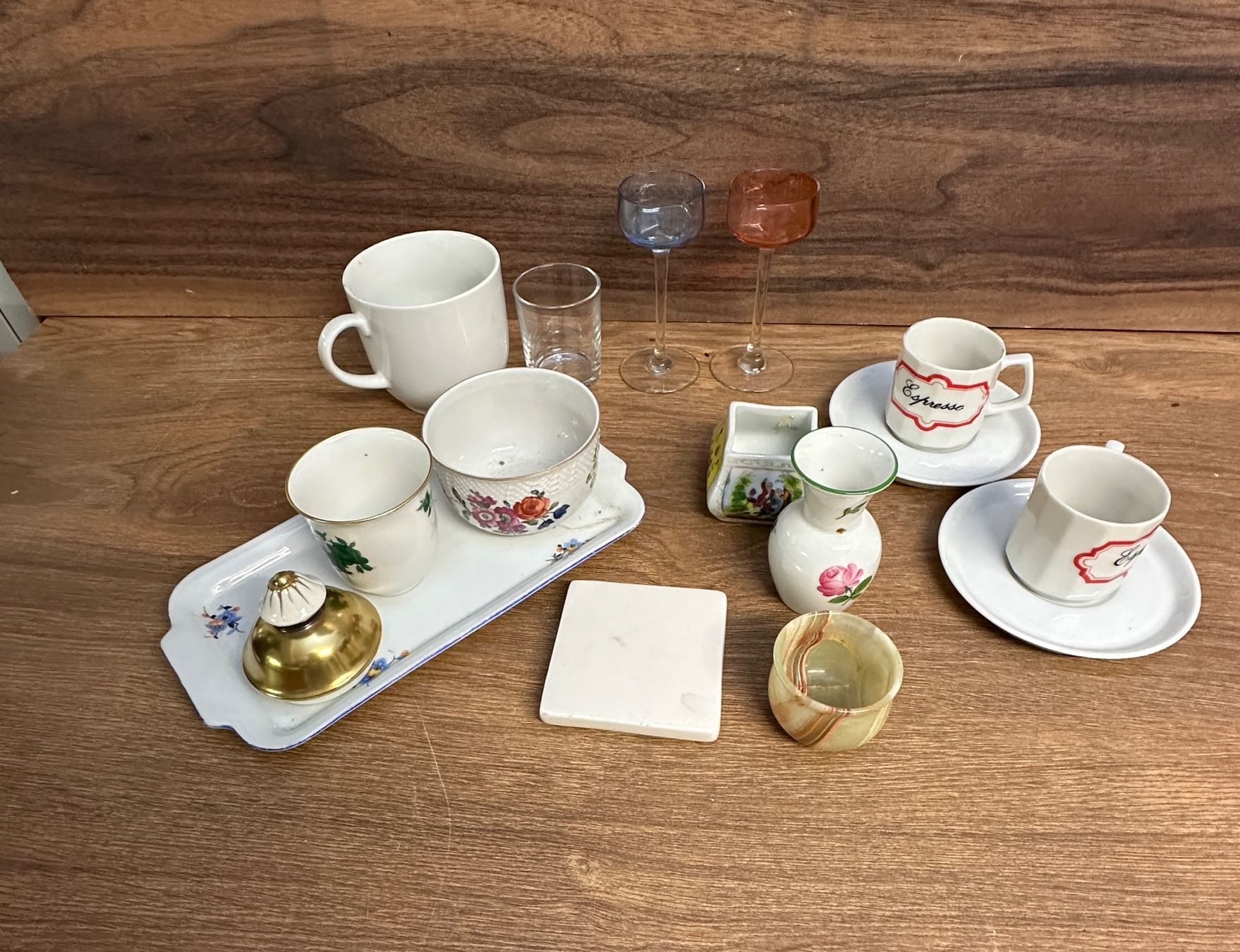 Set di piatti: Geschirr-Konvolut: Tassen, Gläser.. – Usato da Nussbaumen AG venduto da olitech5415