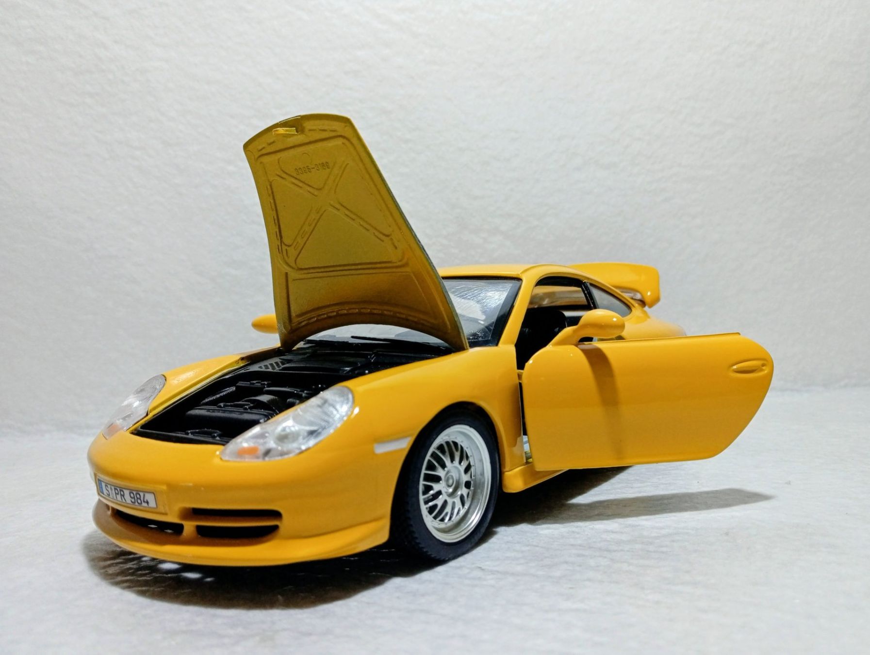 Bburago Modellautos: Porsche Carrera 911  GT3   1987 – Neu (gemäss Beschreibung) aus Huttwil von Secondtrain 4