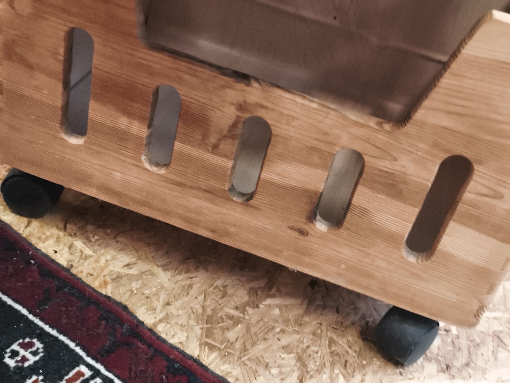 Autres décorations & accessoires: Holzkiste mit Rollen und Deckel(A26) – D'occasion à Künten par Schnaepplihuus 5