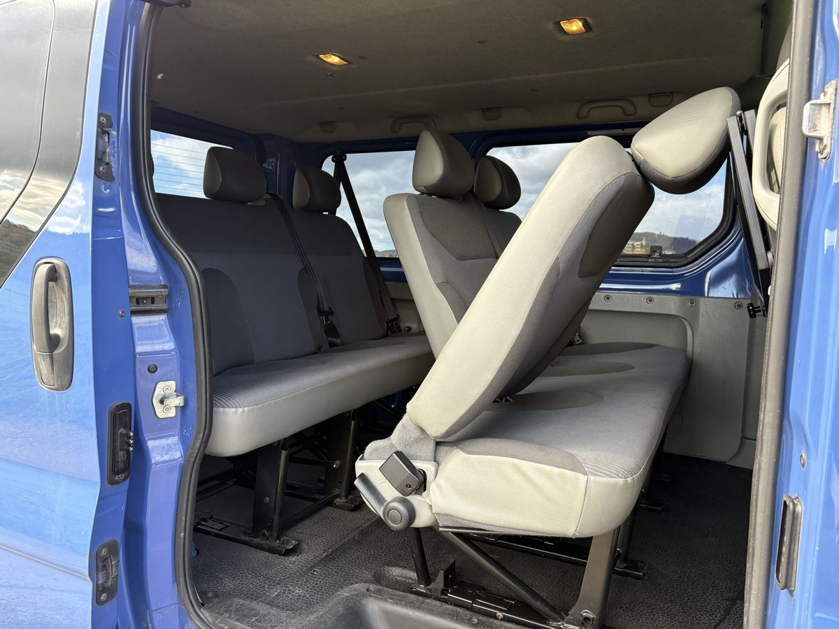 Opel Automobili: Opel Vivaro 9 Plätzer AUTOMAT – Usato da Zürich venduto da Jes_4 3