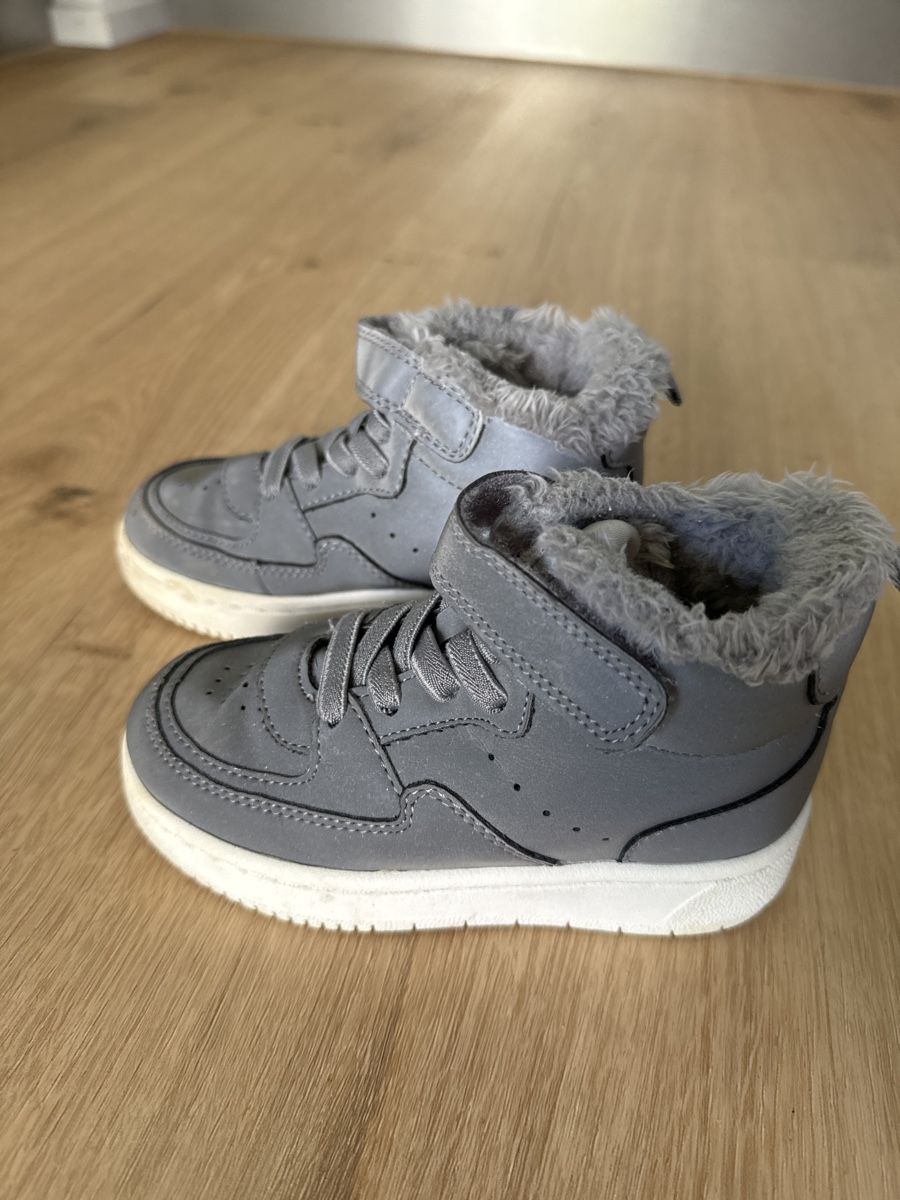Scarpe per ragazzi: Kinder Schuhe Gr.24 – Usato da Hettlingen venduto da sch_gr5s