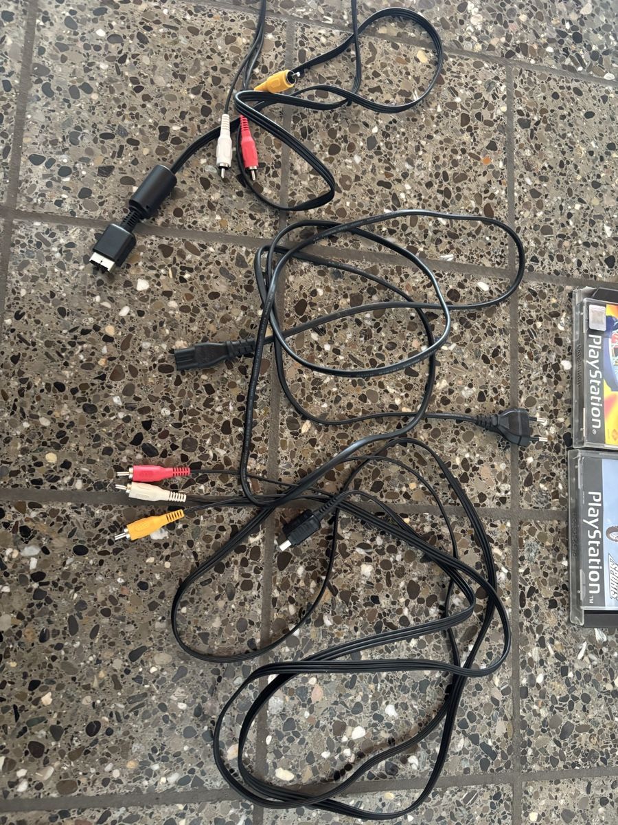 Sony Konsolen: Playstation 2 Konsole mit Spielen und Controller – Gebraucht aus Moosseedorf von dav_666f 4