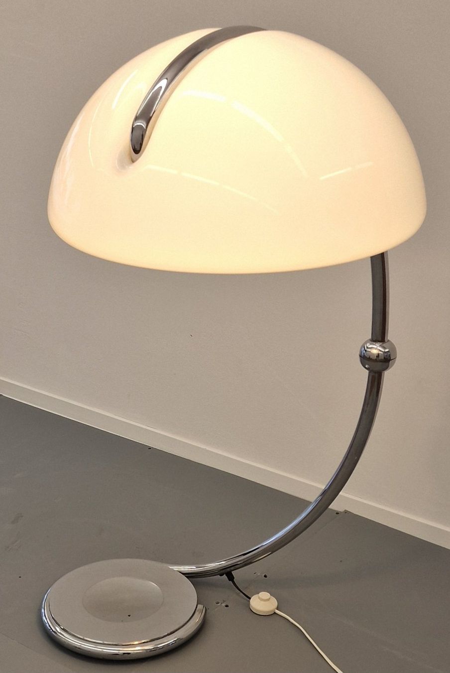 Lampade: Space Age Design, Stehlampe Serpente, Elio Martinelli, 70 – Usato da St. Gallen venduto da chambredirecte 4