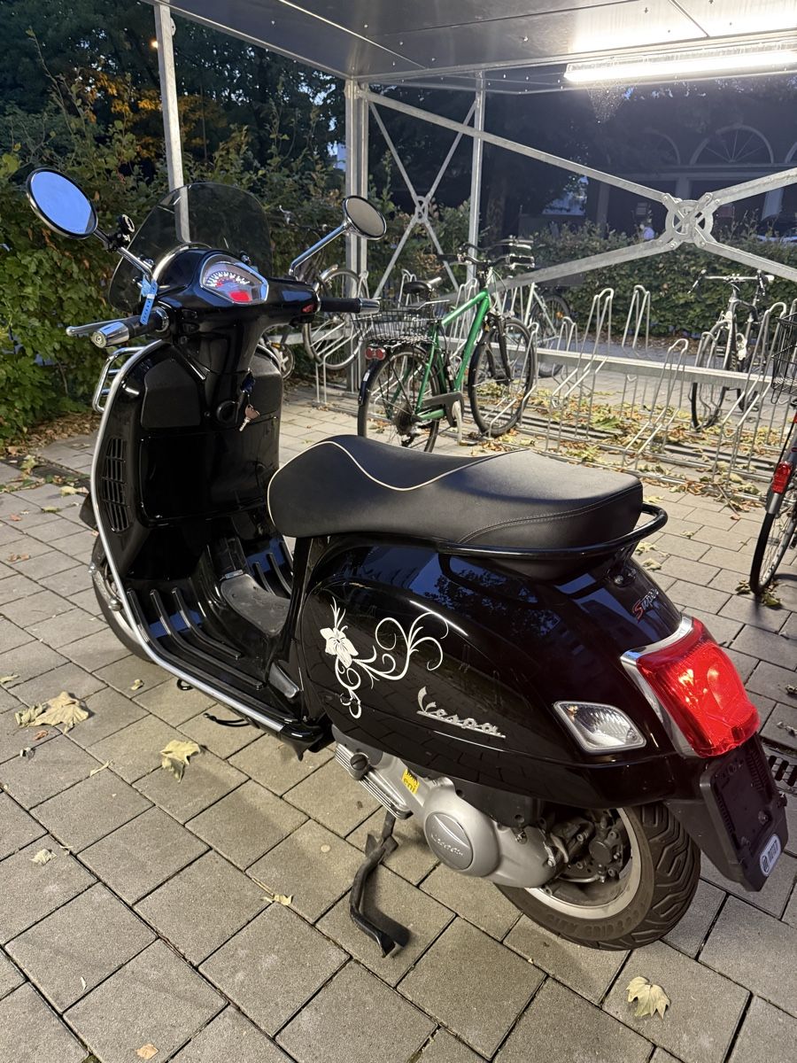 Piaggio Scooter: Piaggio Vespa GTS super 300 – Usato da Winterthur venduto da Fabio_46 1
