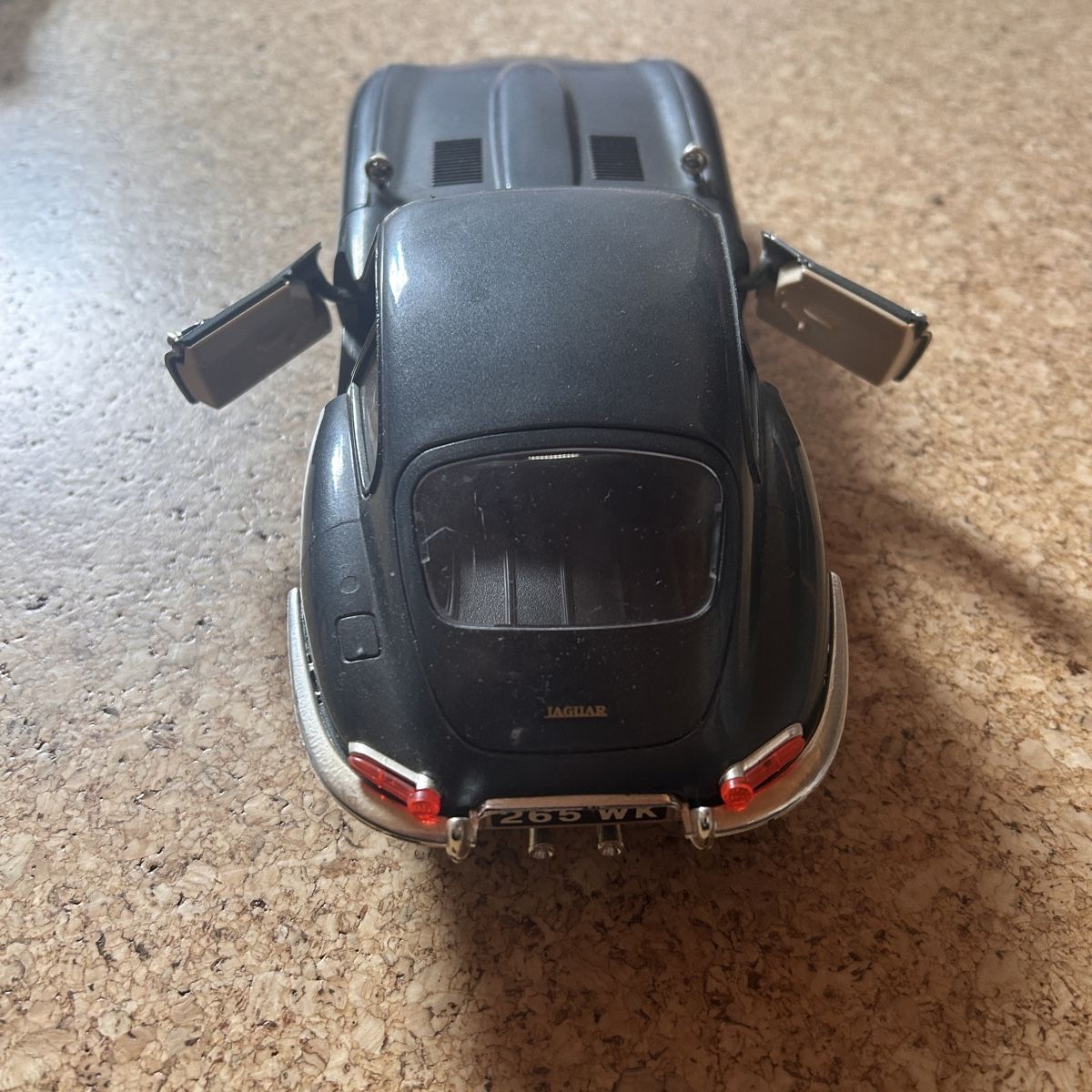 Jaguar Modellini d'auto: Modellauto jaguar dunkelgrau – Usato da Laufen venduto da Bellavitaboom 8