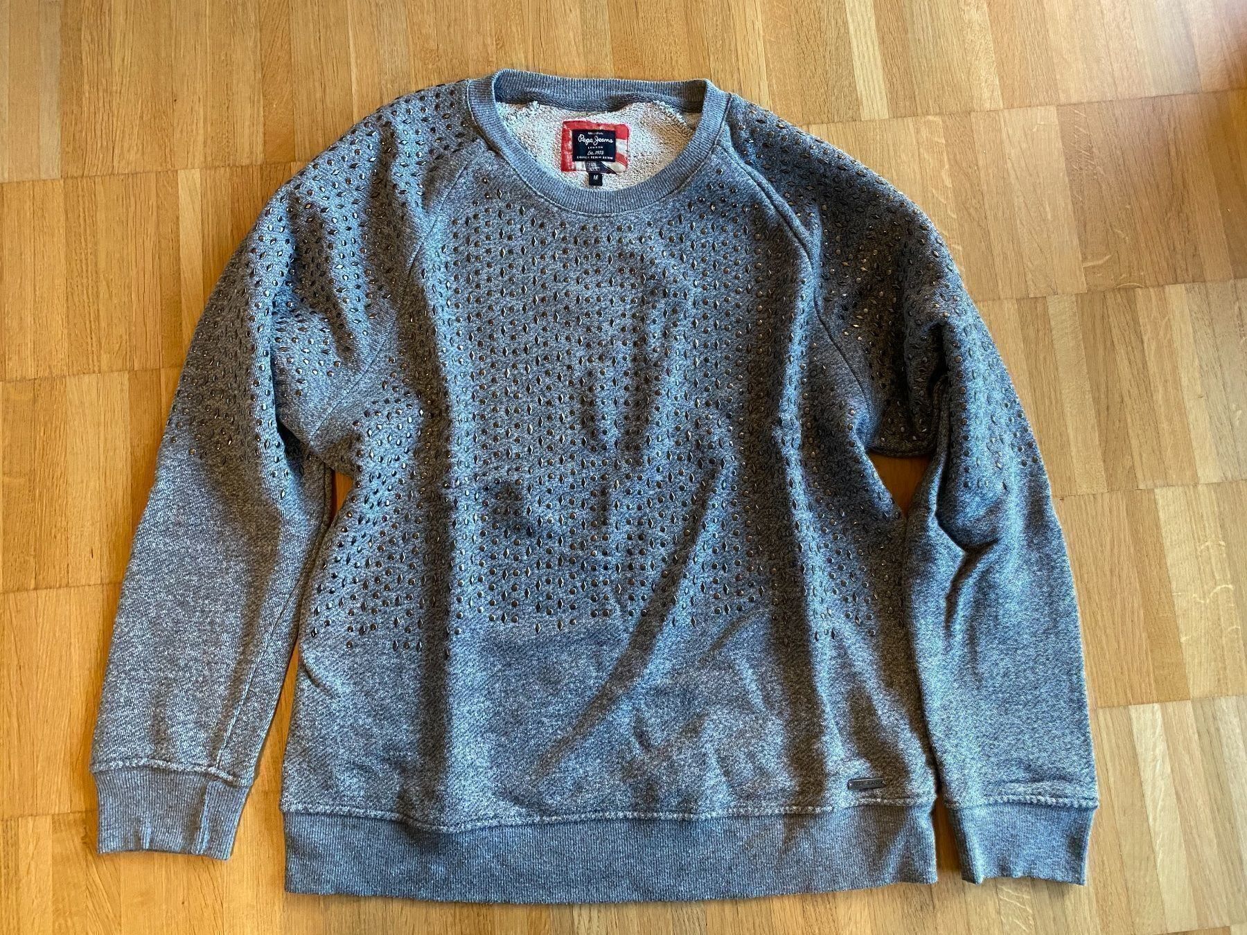 Pepe Jeans Pullover & Sweatshirts: Pepe Jeans - grauer Pullover mit Nieten - M - super Zustand – Neu (gemäss Beschreibung) aus Zug von tami12