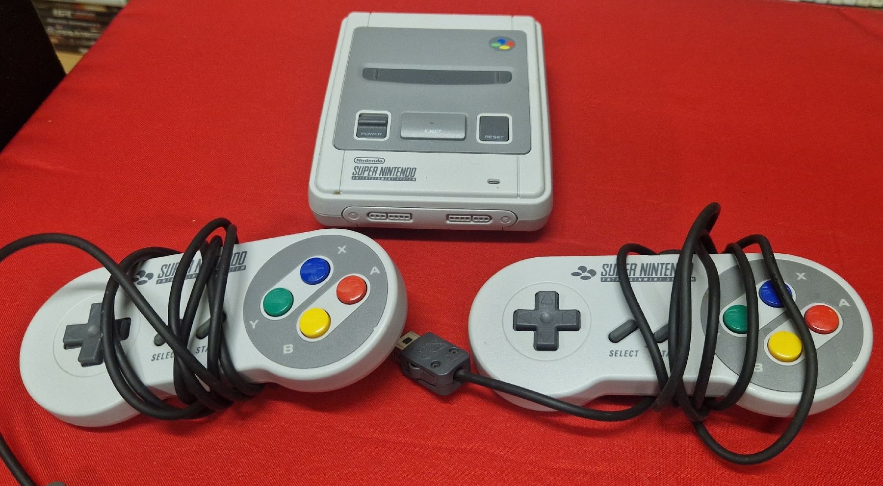 Nintendo Console: Console Nintendo Classic Mini Super Nintendo avec 2 manettes – Usato da Villars-sur-Glâne venduto da MrLobTec