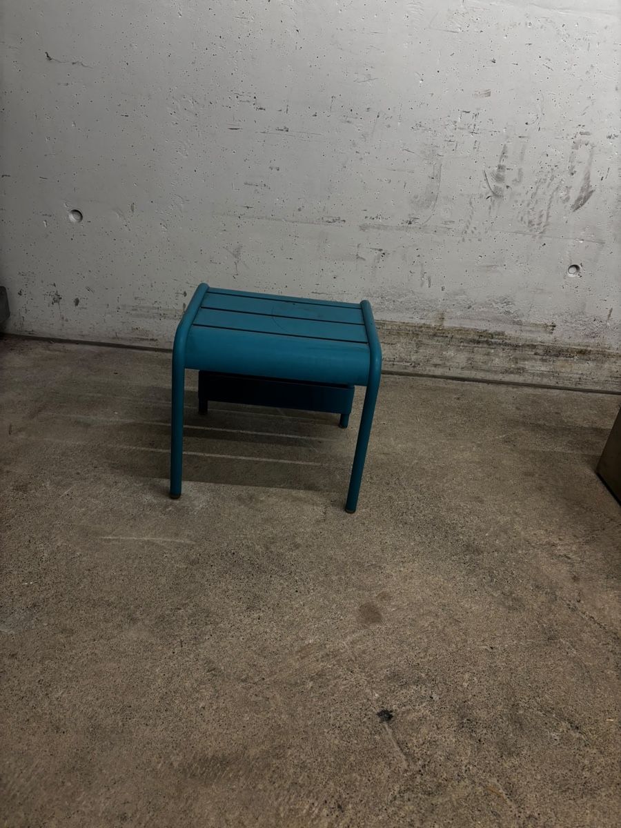 Fermob Tables: Fermob Beistelltisch Blau – D'occasion à Wangen ZH par Lumei89
