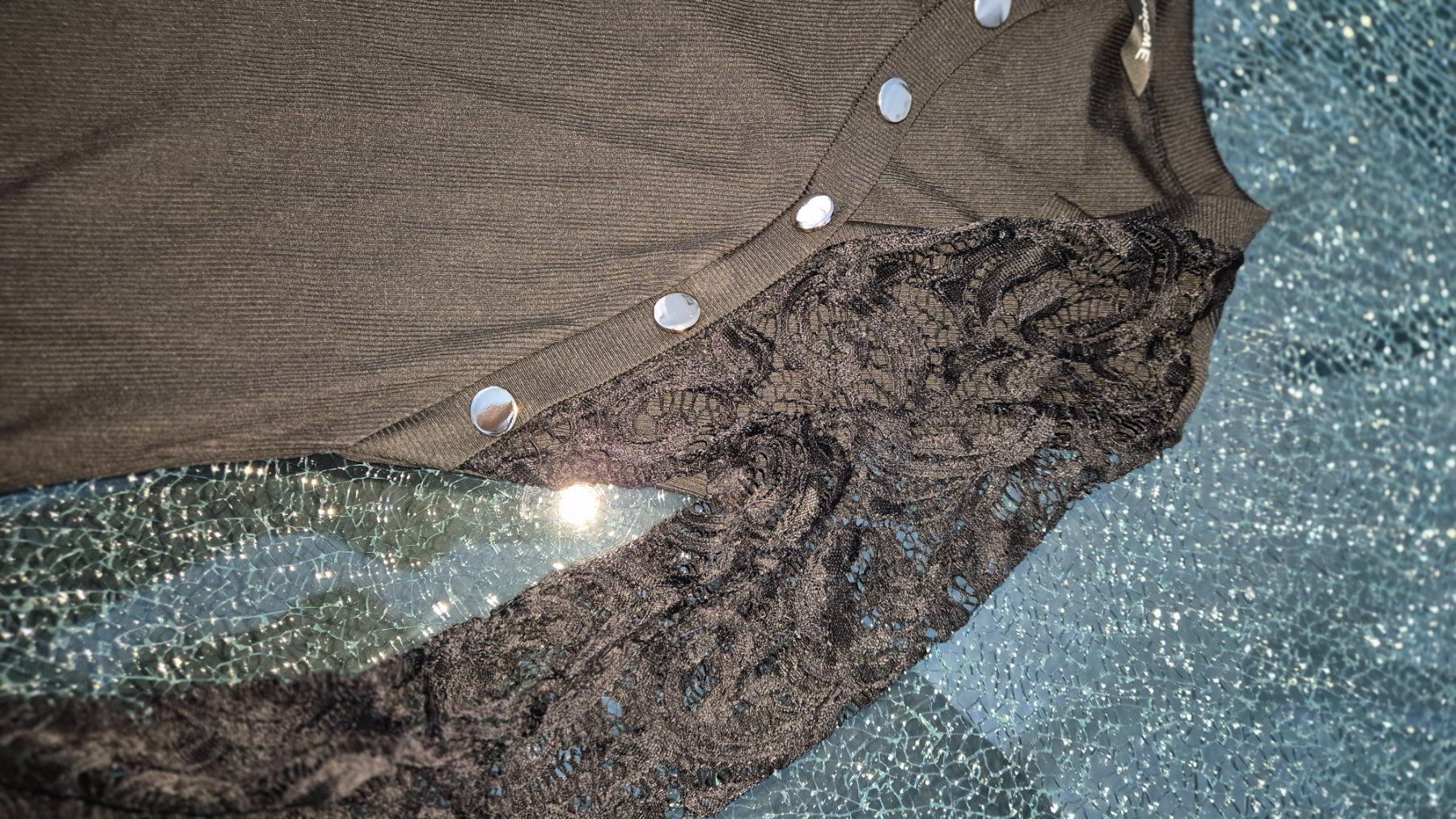 T-shirt: Maglia elegante – Usato da Gordevio venduto da RUBY104 1