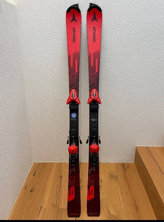 Skis: Atomic Slalomski 145cm – D'occasion à Felsberg par Puentneri79