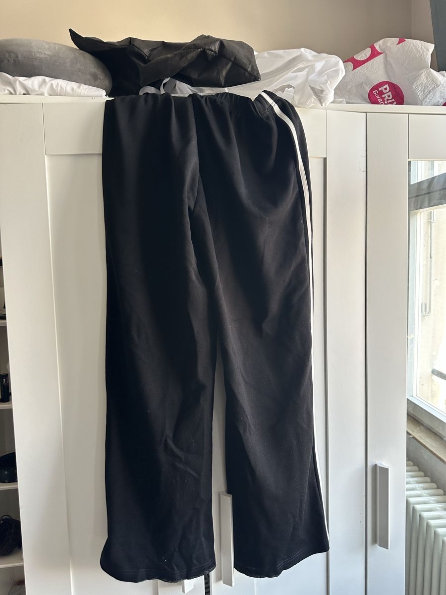 Pantalons: HESPERUS Black Tracksuit Bottoms Size L – D'occasion à Basel par BaselClothesCole