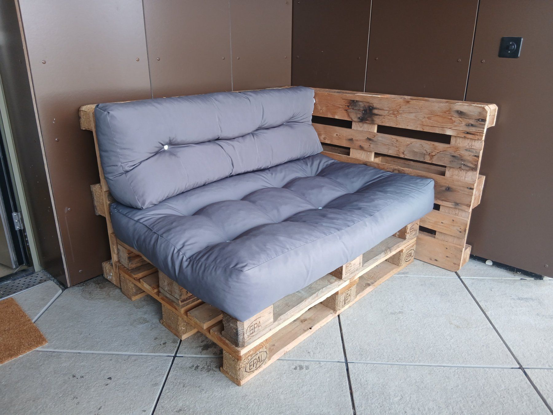 Sofas: Palettencouch – Gebraucht aus Zürich von jak_98vp