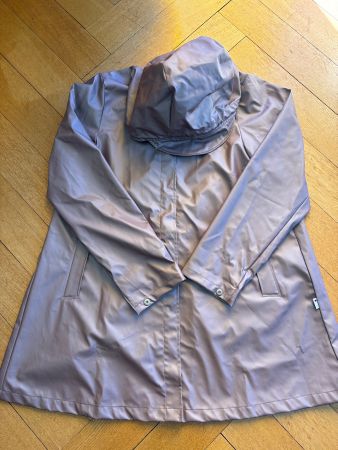 Imperméable RAINS rose métallique  taille M état d'occasion