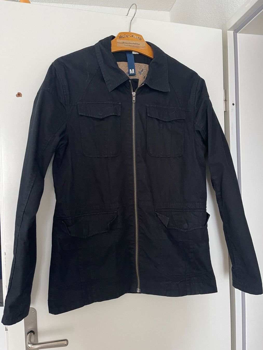 H&M Jacken: DIVIDED HERREN JACKE SCHWARZ - GRÖSSE M – Gebraucht aus Honau von sainj