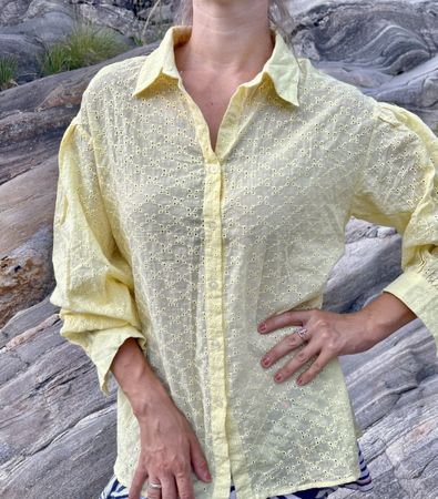 Camicetta cotone giallo traforato-tgM/L-l’estate 👌autunno 