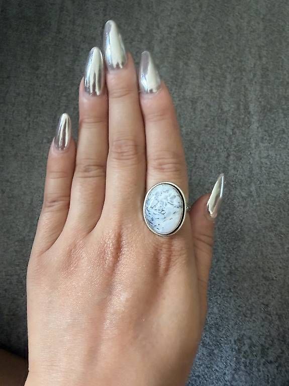 Ringe: Silberfarbener Ring mit weissem Stein – Gebraucht aus Chur von van_6qs7