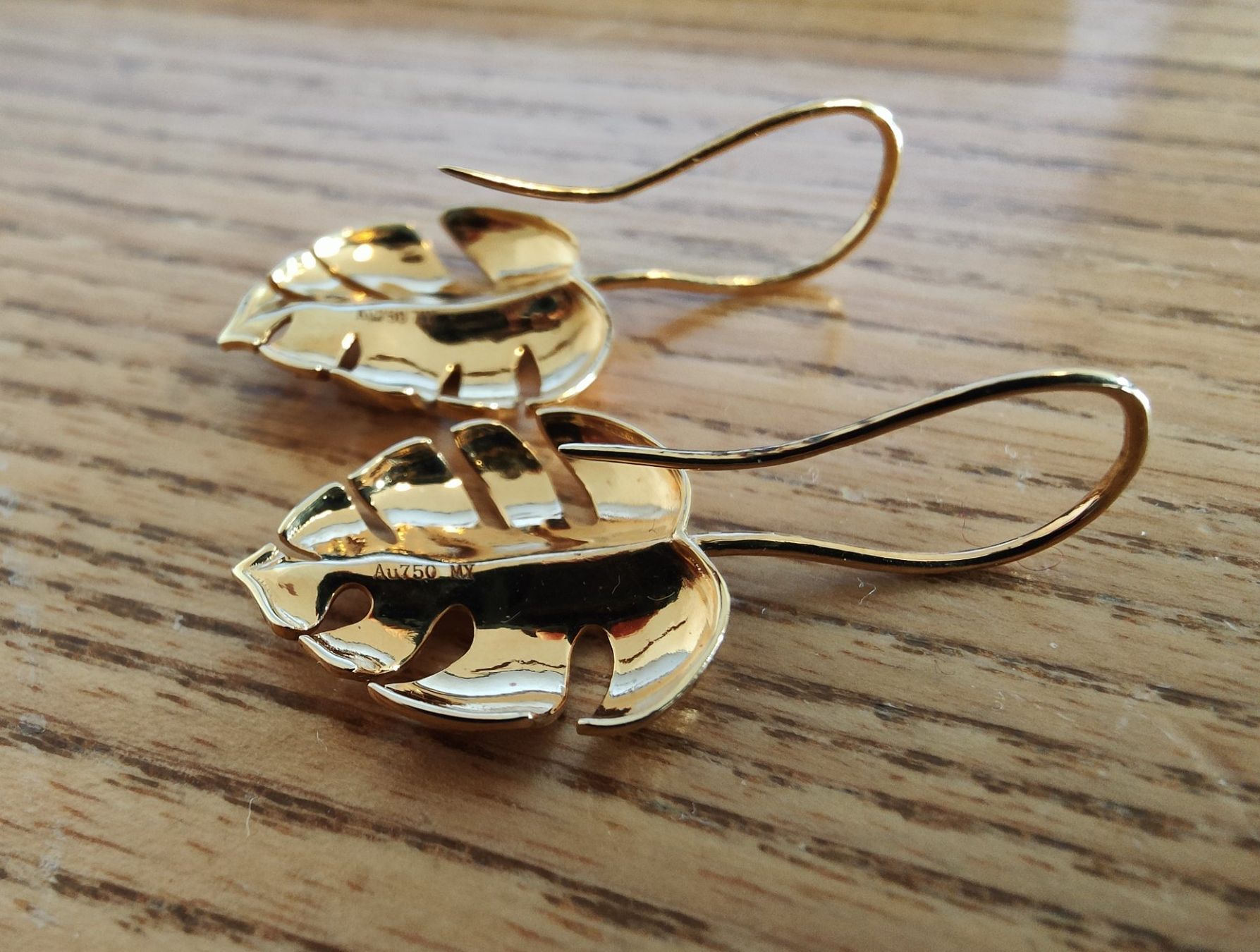 Orecchini pendenti & Orecchini a lobo: Ohrhänger in Blatt-Form, 18K Gold – Nuovo e nell'imballaggio originale da Rümlang venduto da 21f 4