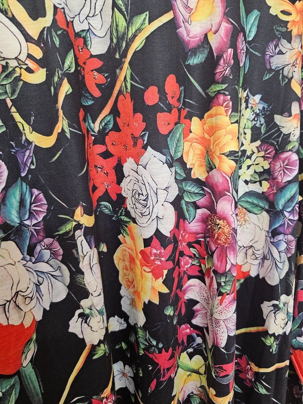 T-Shirts: Damenshirt Buntes Blumen Design Grösse: 3XL – Gebraucht aus Vaduz von pilot1001 1