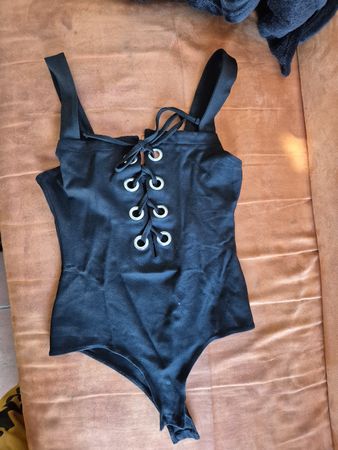 Body Tally Weijl con intrecci frontali nero stile gotico S