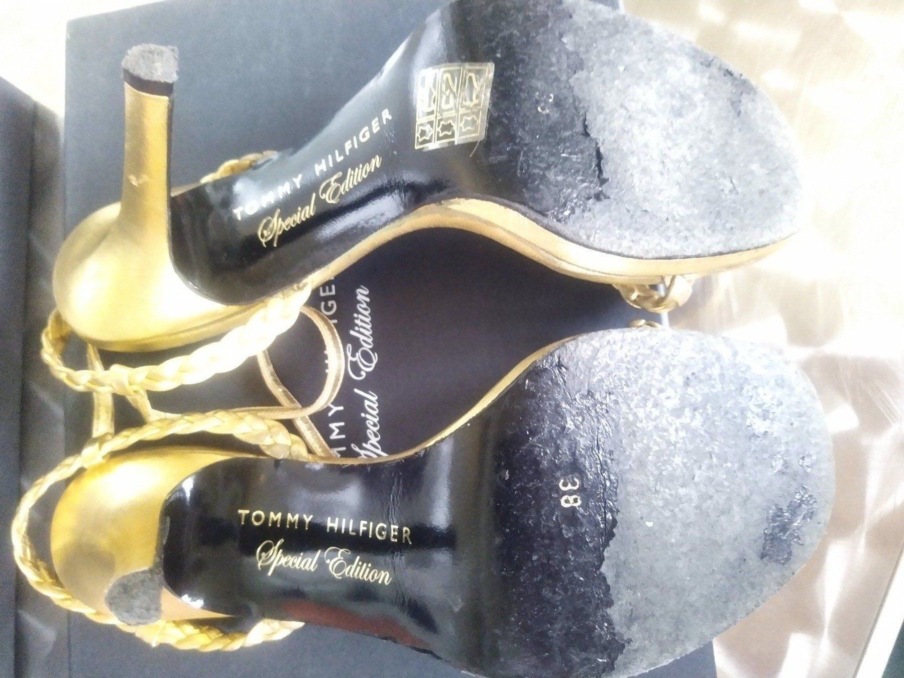 Tommy Hilfiger Scarpe da donna: Tommy Hilfiger gold 38 – Usato da Figino venduto da Palotta 1