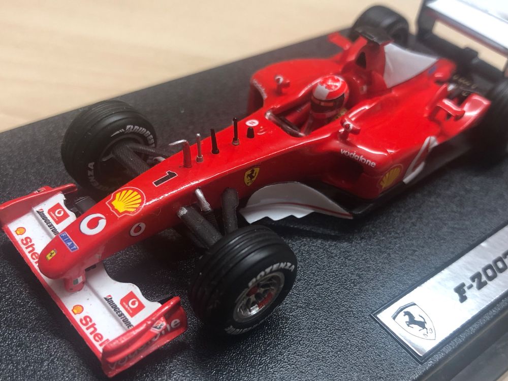 Ferrari F2002 Michael Schumacher Hot Wheels 1/43 - Miniature Boîte