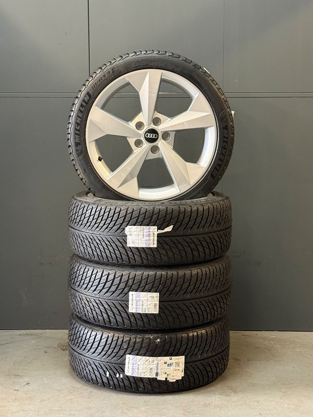 Audi Pneumatici & Ruote complete: Originale Audi A3/S3 8Y Winterräder Neu 18zoll – Nuovo e nell'imballaggio originale da Gerlafingen venduto da Pneu-Puric