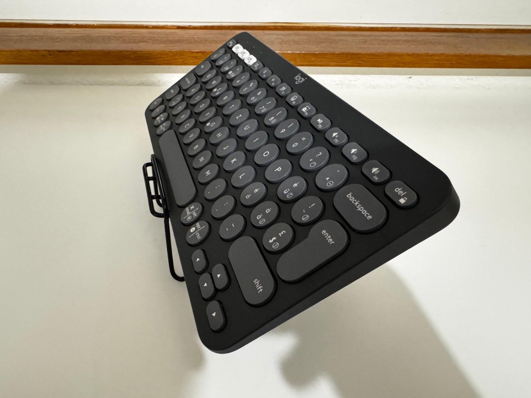 Logitech Tastiere: Logitech Set: K380s Pebble Keys 2 - G203 Gaming Mouse – Usato da Baden venduto da baranbueyuekbodur 1