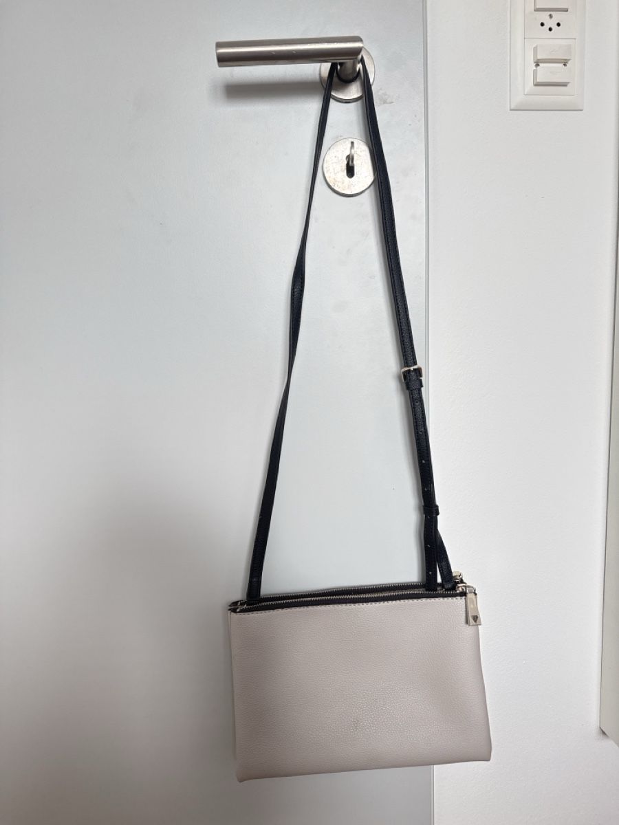 Guess Borse da donna: Guess Tasche – Nuovo (secondo la descrizione) da Adligenswil venduto da lor_2zfw 1