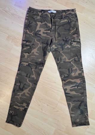 Sexy Damen Hose Camouflage "Clockhouse" Super Skinny Leg