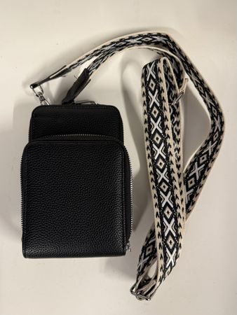 Schwarze Handtasche mit Trageriemen, neuwertig, Top!