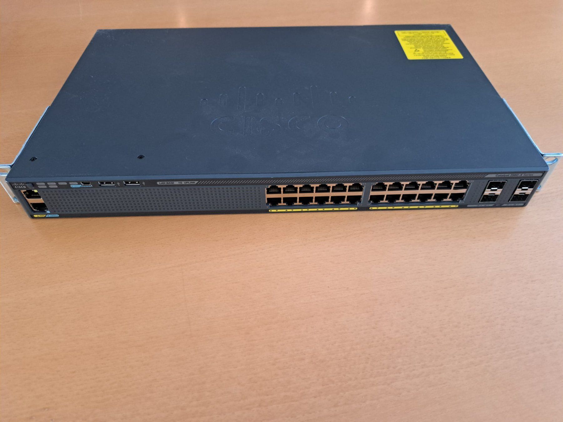 Hub & Switch: Cisco Switch Catalyst 2960X (WS-C2960X-24TS-L) – Usato da Benzenschwil venduto da hatecrew