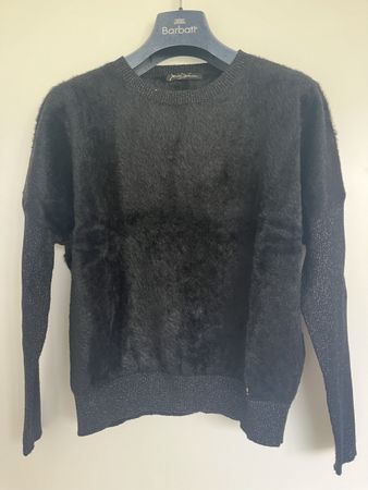 Maglione nero peloso, maniche luccicanti  ✨