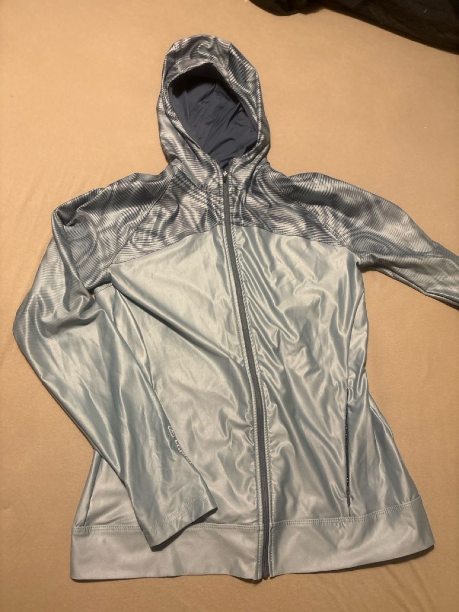 Giacche: Silberne Damen Jacke mit Kapuze,  – Usato da Strengelbach venduto da Puremad