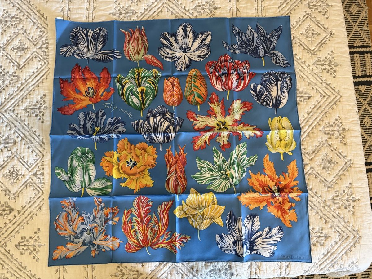Hermès Foulards & écharpes: Carré Hermès 90 Tulipomanie  – Neuf avec emballage d'origine à Founex par dom_bgr7