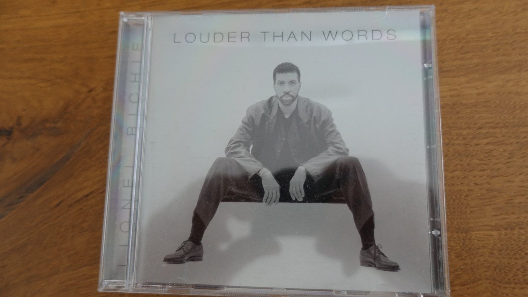 CD: CD - Lionel Richie - LOUDER THAN WORDS – Usato da Schwyz venduto da Burnsdesign