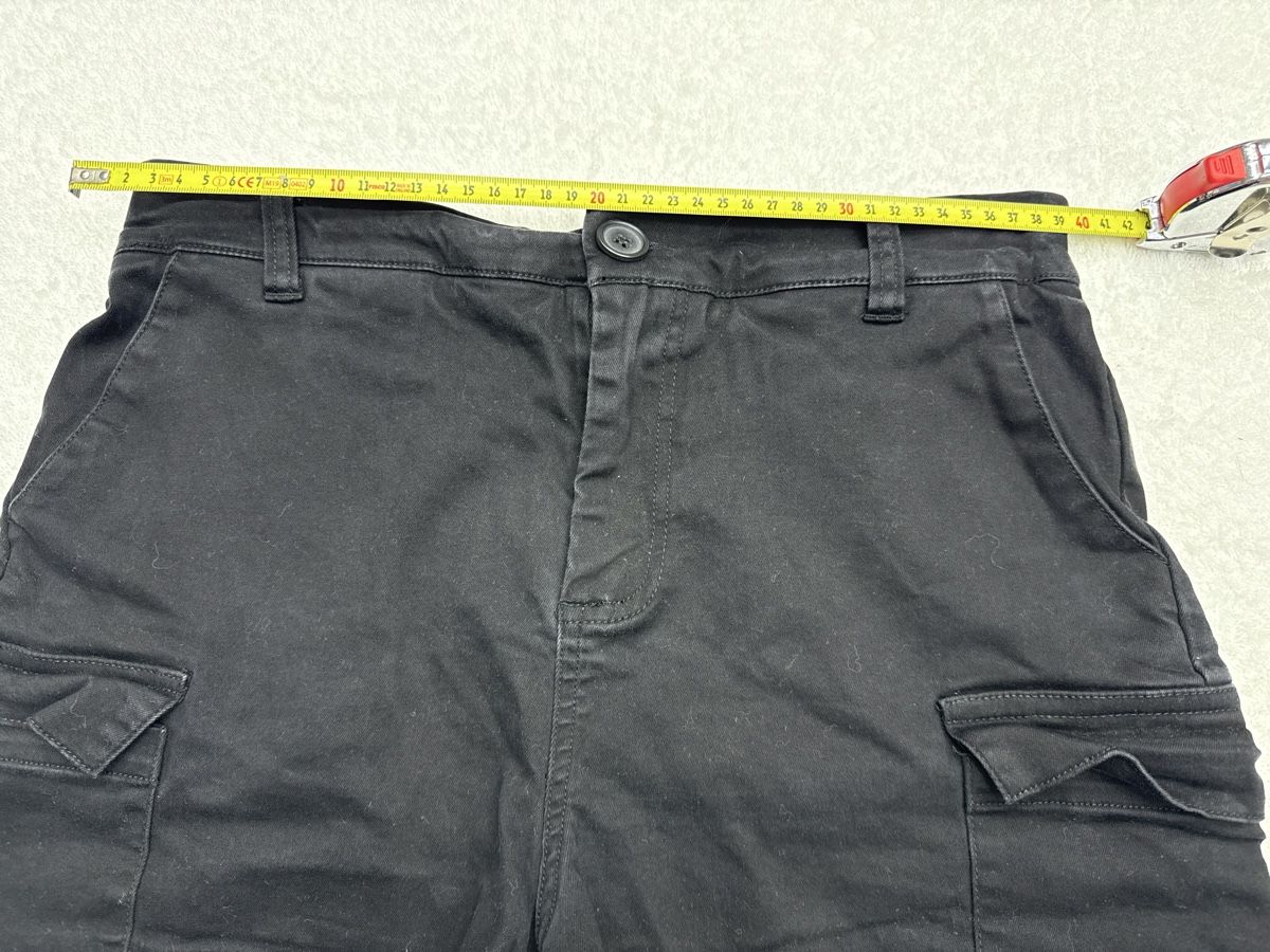 Hosen: Shorts cargo noir taille L 40  – Gebraucht aus Chenens von anasantos90 4