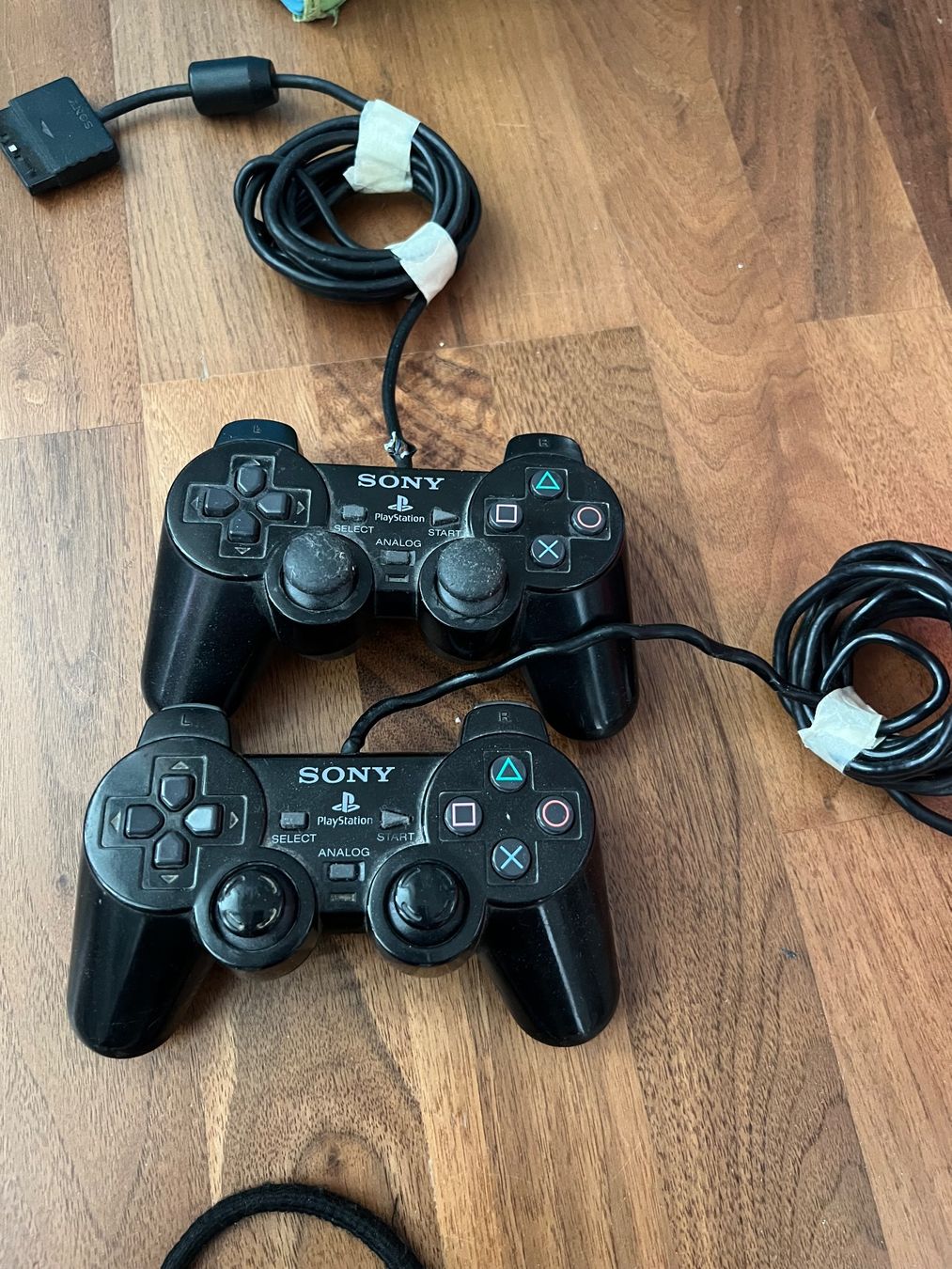 Sony Controller: 2x Playstation 2 Controller,Dualshock , PS2, Sony – Defekt aus Jona von