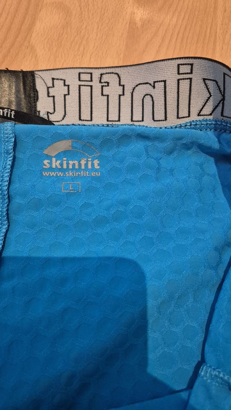 Skinfit Pantaloni: Skinfit Trail Running Shorts Grösse L – Usato da Gattikon venduto da Fazender 2