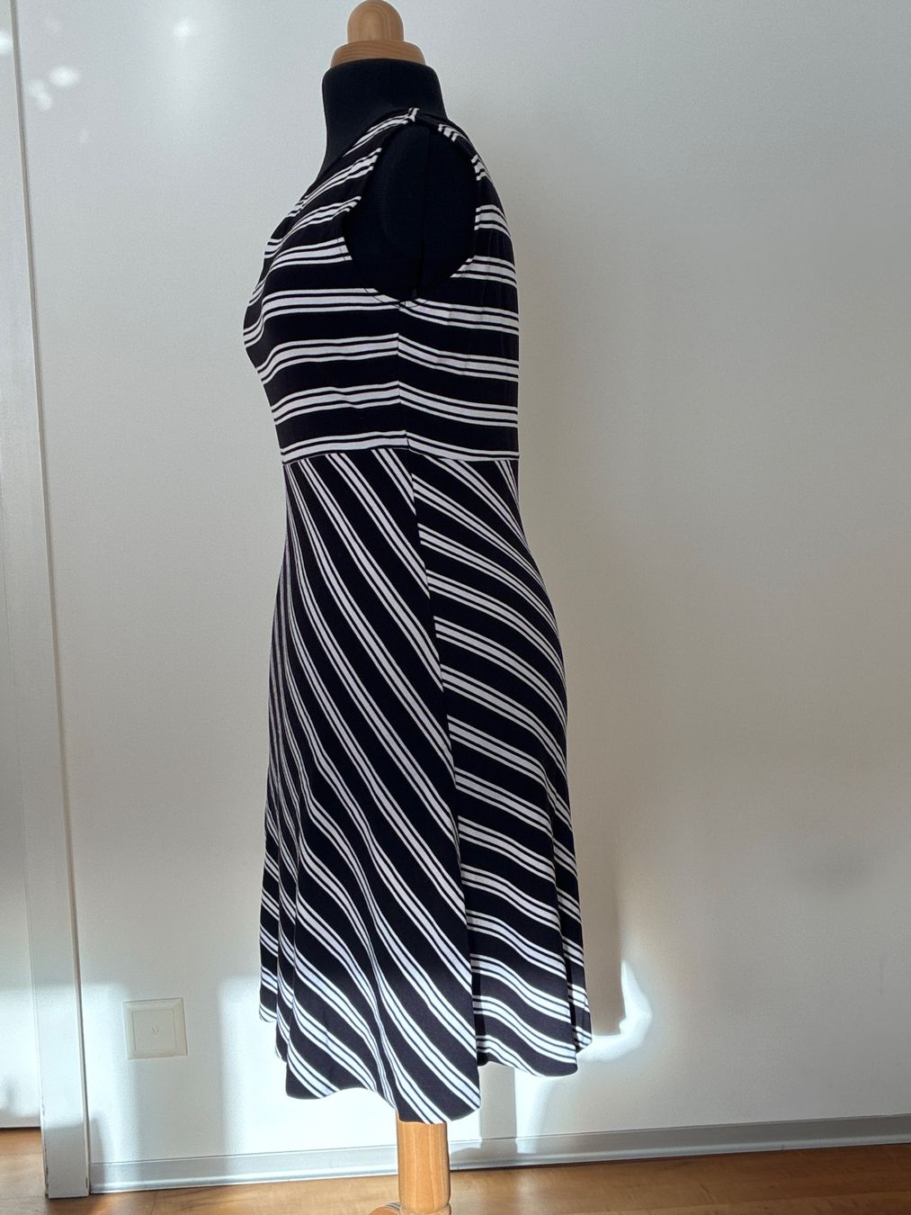 Comma Vestiti: Sommerliches Kleid mit Streifen – Usato da Davos Platz venduto da nanigl 1