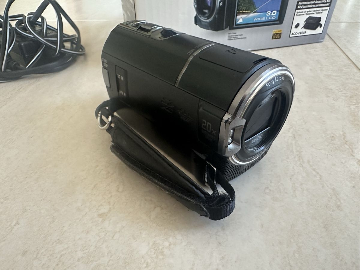 Sony Videocamere: Sony Handycam HDR-CX570 – Usato da Ponte Capriasca venduto da michesa 3