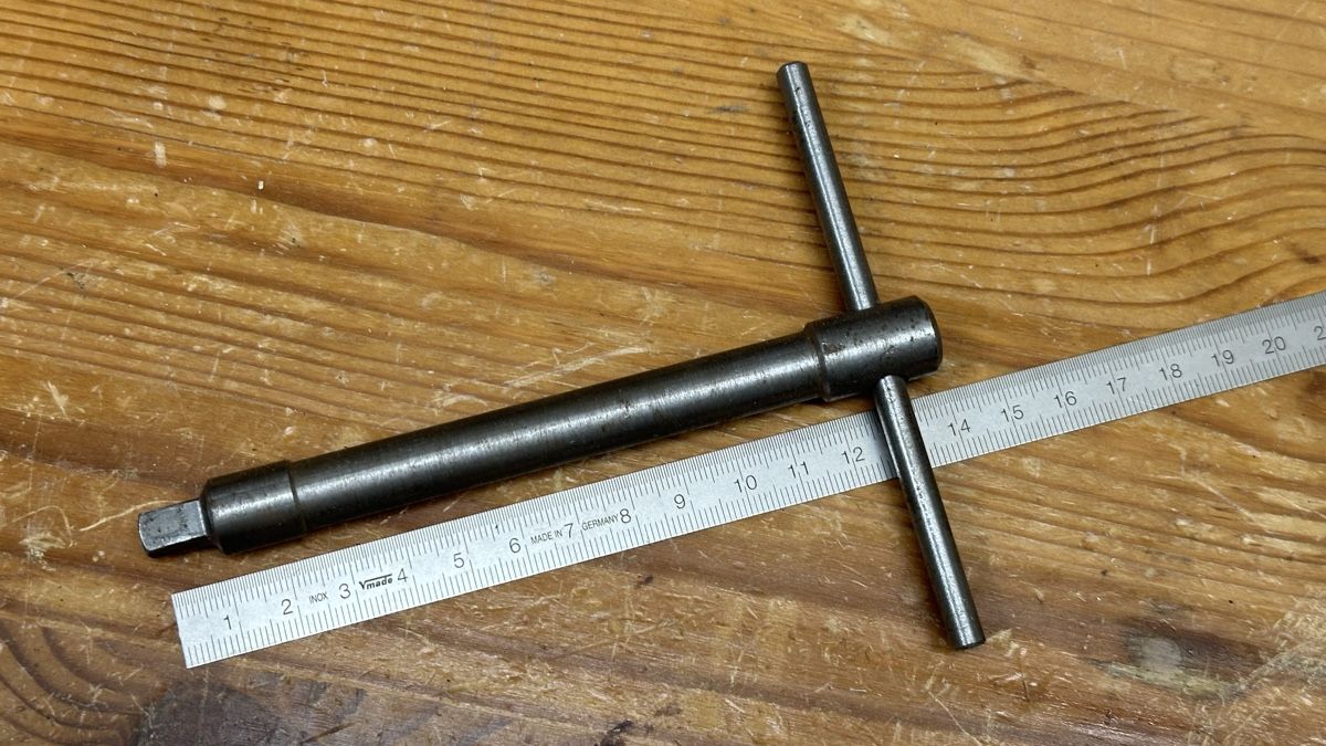 Alle Werkzeuge: Vierkantchlüssel 7x7 für Drehfutter / Spannfutter – Gebraucht aus St-Gingolph von Edgar1920 1